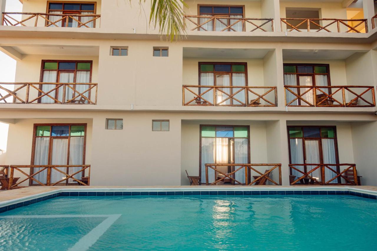 Ocean Breeze Hotel Nungwi Exteriör bild