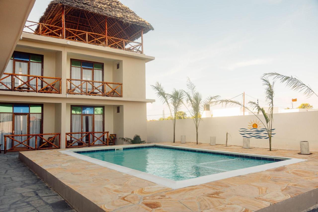 Ocean Breeze Hotel Nungwi Exteriör bild